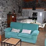 La Antigua Cuadra Es Un De Piedra Y Altos Techos De Madera Con Mucho Encanto, Jardin Privado Con Barbacoa Y Acceso Al Rio Ason * راماليس دي لا فيكتوريا