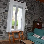 شقة La Antigua Cuadra Es Un De Piedra Y Altos Techos De Madera Con Mucho Encanto, Jardin Privado Con Barbacoa Y Acceso Al Rio Ason