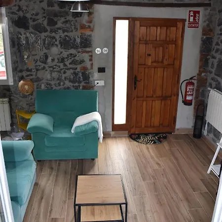 La Antigua Cuadra: Rustic Stone With Garden And River Access Ramales de la Victoria