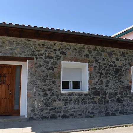 La Antigua Cuadra: Rustic Stone With Garden And River Access