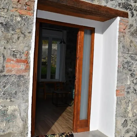 La Antigua Cuadra: Rustic Stone With Garden And River Access Apartment *
