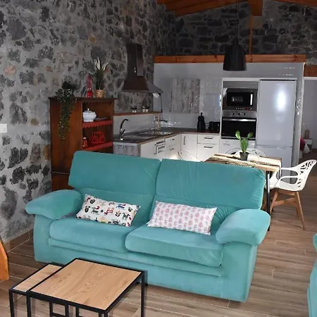 La Antigua Cuadra Es Un De Piedra Y Altos Techos De Madera Con Mucho Encanto, Jardin Privado Con Barbacoa Y Acceso Al Rio Ason * 라말레스 데 라 빅토리아