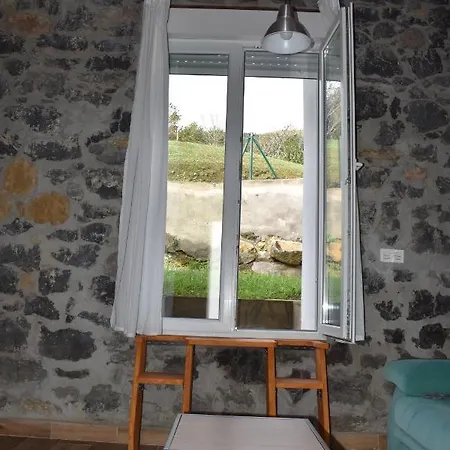 Apartment La Antigua Cuadra: Rustic Stone With Garden And River Access Ramales de la Victoria