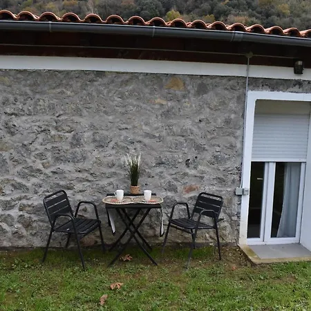 La Antigua Cuadra: Rustic Stone With Garden And River Access Apartment *