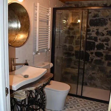 Apartment La Antigua Cuadra: Rustic Stone With Garden And River Access Ramales de la Victoria
