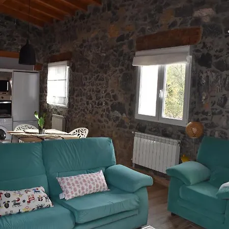La Antigua Cuadra Es Un De Piedra Y Altos Techos De Madera Con Mucho Encanto, Jardin Privado Con Barbacoa Y Acceso Al Rio Ason 아파트