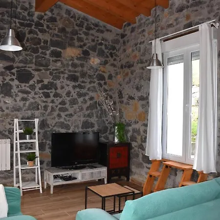 Apartment La Antigua Cuadra: Rustic Stone With Garden And River Access *