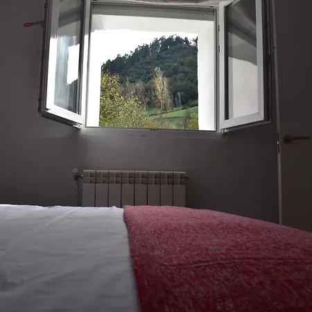 La Antigua Cuadra Es Un De Piedra Y Altos Techos De Madera Con Mucho Encanto, Jardin Privado Con Barbacoa Y Acceso Al Rio Ason * רמאלס דה לה ויקטוריה