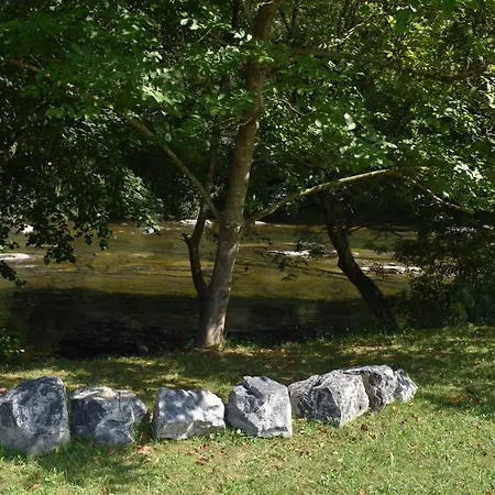 La Antigua Cuadra Es Un De Piedra Y Altos Techos De Madera Con Mucho Encanto, Jardin Privado Con Barbacoa Y Acceso Al Rio Ason רמאלס דה לה ויקטוריה