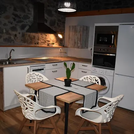 La Antigua Cuadra Es Un De Piedra Y Altos Techos De Madera Con Mucho Encanto, Jardin Privado Con Barbacoa Y Acceso Al Rio Ason *