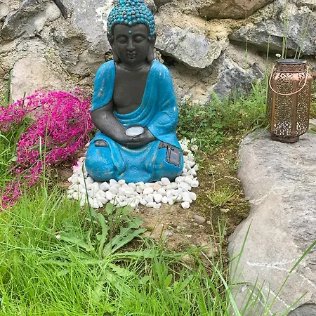 La Antigua Cuadra Es Un De Piedra Y Altos Techos De Madera Con Mucho Encanto, Jardin Privado Con Barbacoa Y Acceso Al Rio Ason Lejlighed *