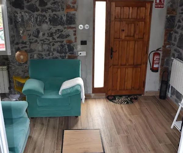 La Antigua Cuadra: Rustic Stone With Garden And River Access Ramales de la Victoria