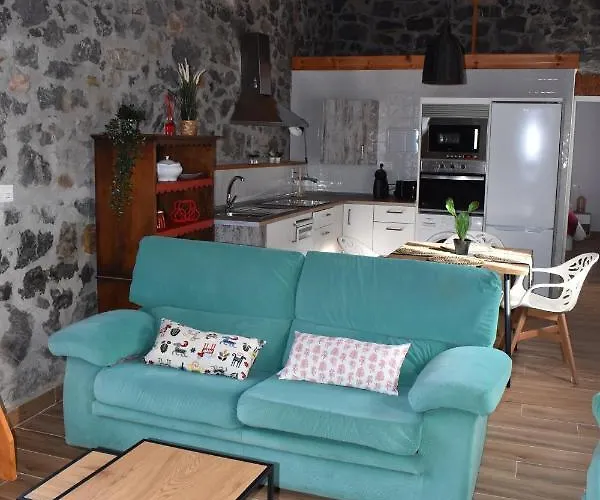 La Antigua Cuadra: Rustic Stone With Garden And River Access * Ramales de la Victoria