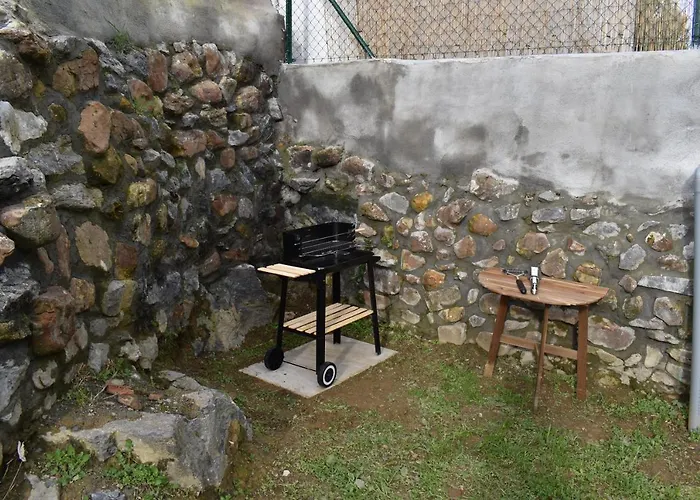 La Antigua Cuadra: Rustic Stone With Garden And River Access * Ramales de la Victoria