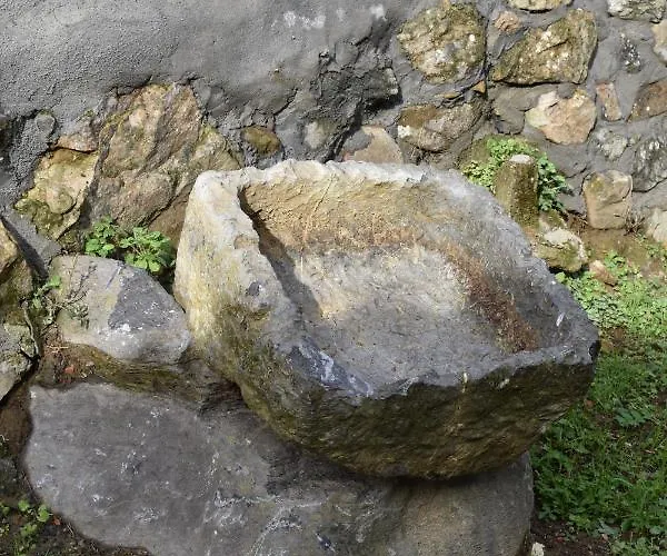 La Antigua Cuadra: Rustic Stone With Garden And River Access * Ramales de la Victoria