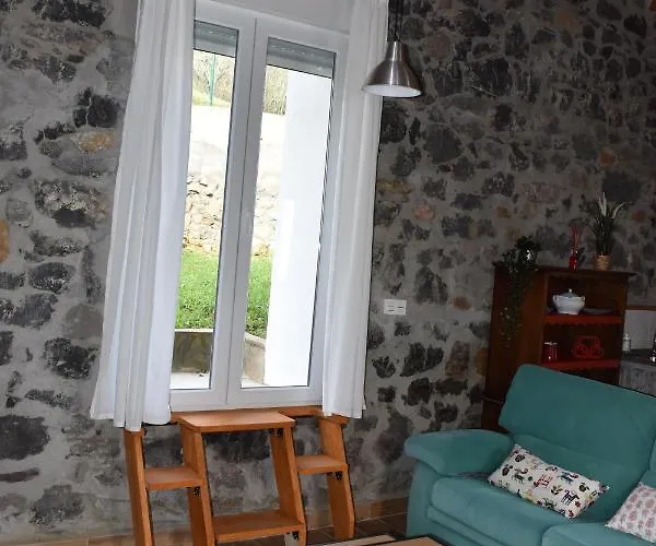 Apartment La Antigua Cuadra: Rustic Stone With Garden And River Access
