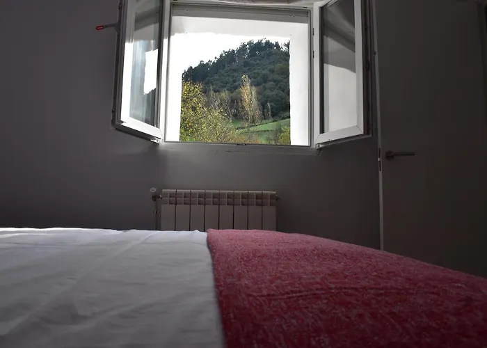 La Antigua Cuadra Es Un De Piedra Y Altos Techos De Madera Con Mucho Encanto, Jardin Privado Con Barbacoa Y Acceso Al Rio Ason * Ramales de la Victoria