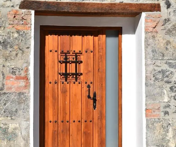 Apartment La Antigua Cuadra: Rustic Stone With Garden And River Access