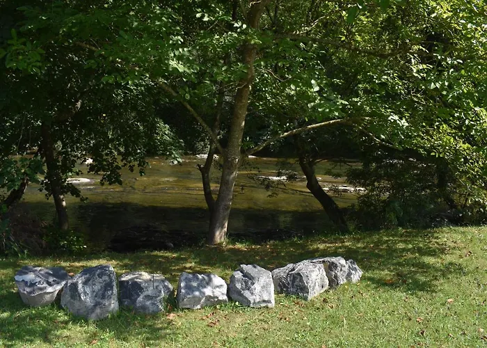 La Antigua Cuadra Es Un De Piedra Y Altos Techos De Madera Con Mucho Encanto, Jardin Privado Con Barbacoa Y Acceso Al Rio Ason Ramales de la Victoria