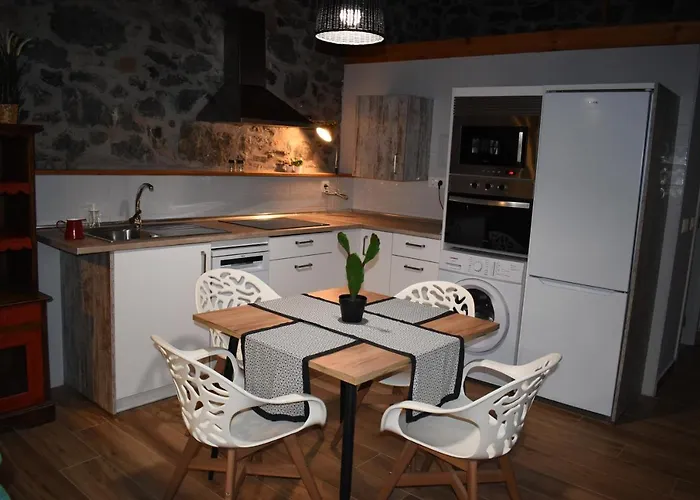 La Antigua Cuadra: Rustic Stone With Garden And River Access *