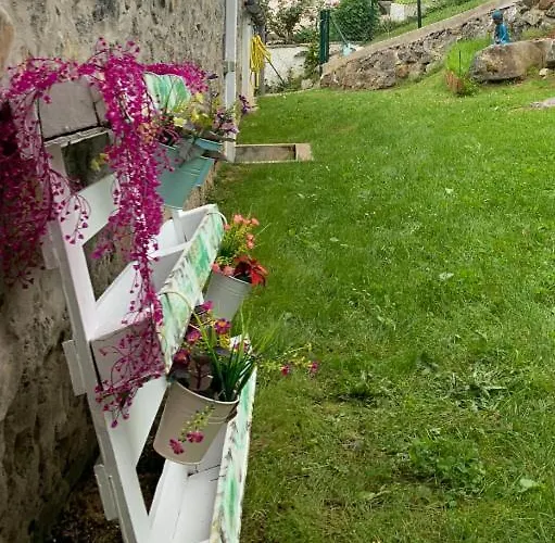 La Antigua Cuadra: Rustic Stone With Garden And River Access Apartment