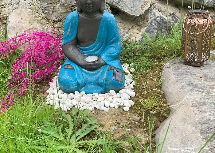 La Antigua Cuadra Es Un De Piedra Y Altos Techos De Madera Con Mucho Encanto, Jardin Privado Con Barbacoa Y Acceso Al Rio Ason Lejlighed *