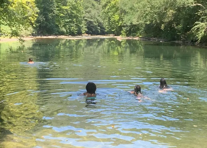 La Antigua Cuadra: Rustic Stone With Garden And River Access Apartment Ramales de la Victoria